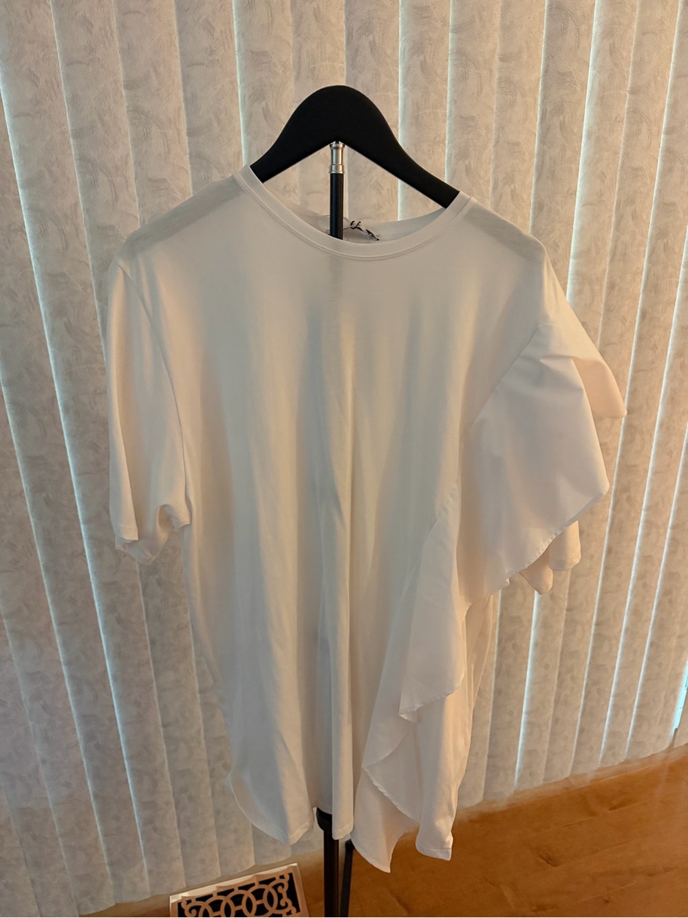 Women’s White Ruffle Sleeve Dress